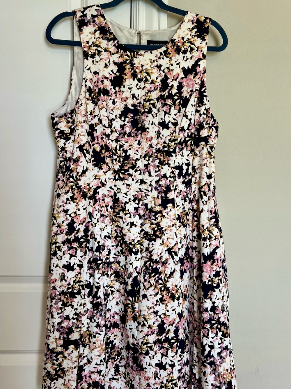Liz Claiborne Floral Print Sleeveless Dress in Black, White & Pink